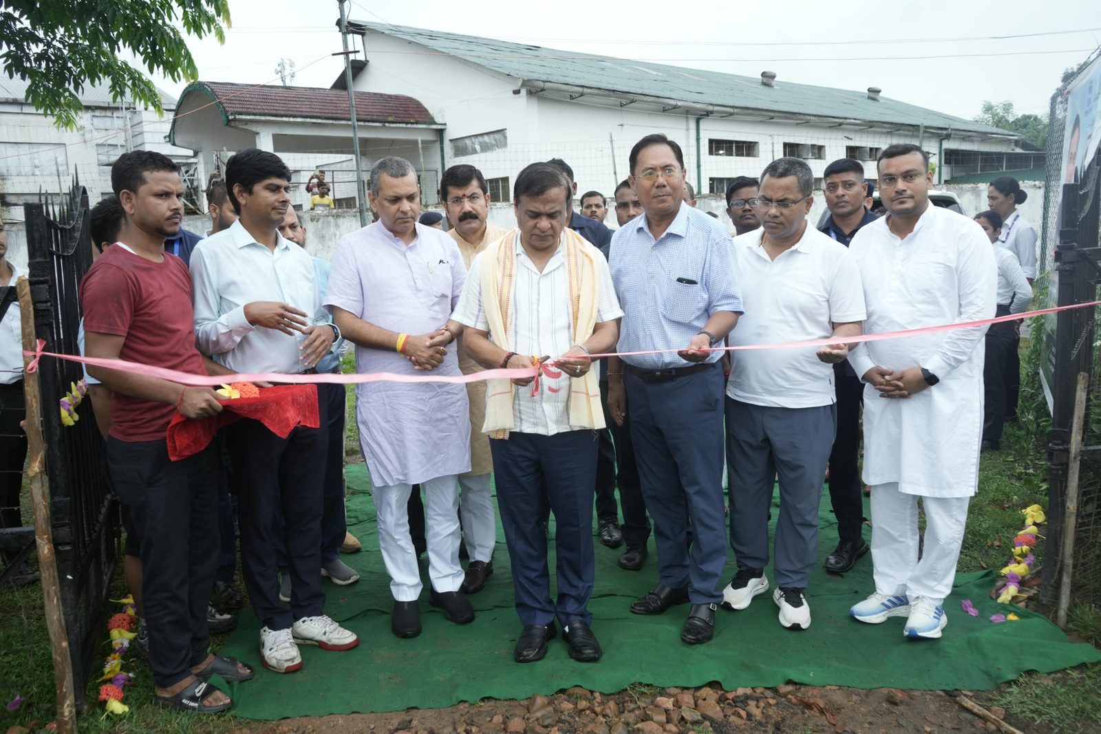 Chief Minister Dr Himanta Biswa Sarma cuts the ribbon to inaugurate the 595 kWp solar plant at Koomber Tea Estate