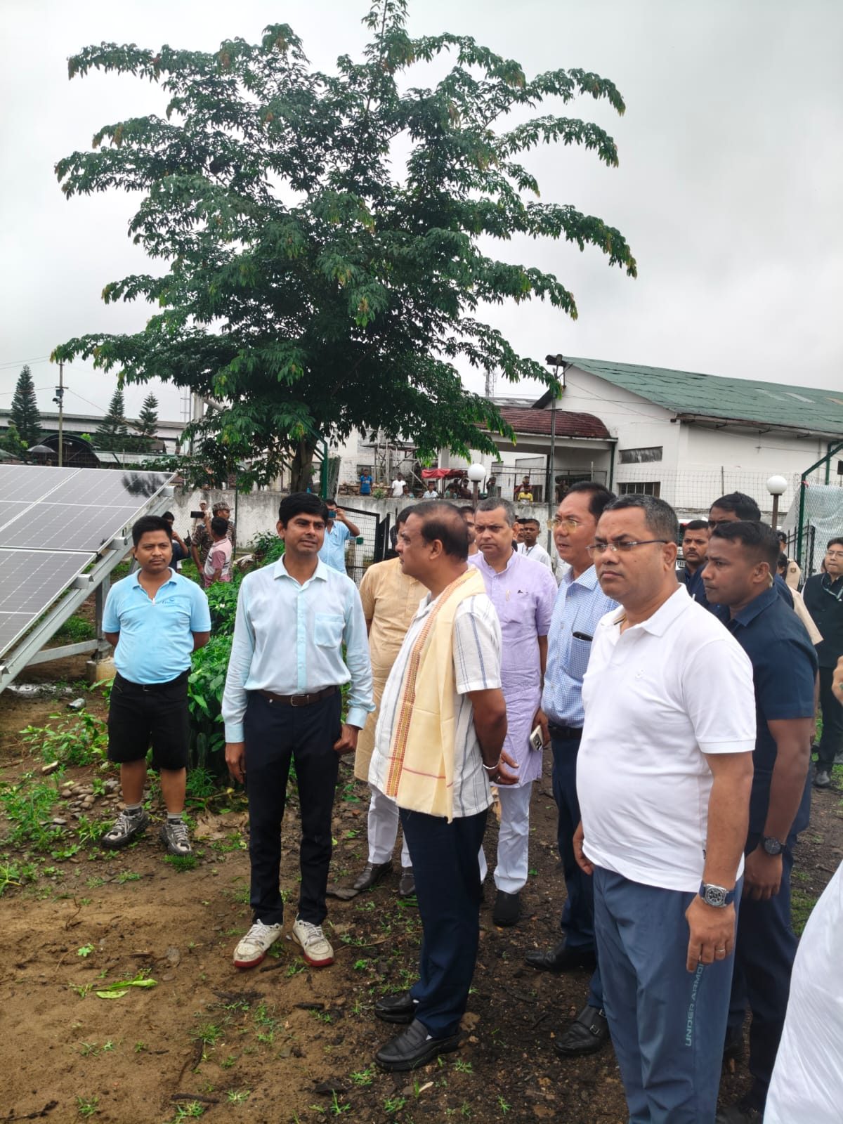 The Chief Minister inspects the solar modules at Koomber Tea Estate